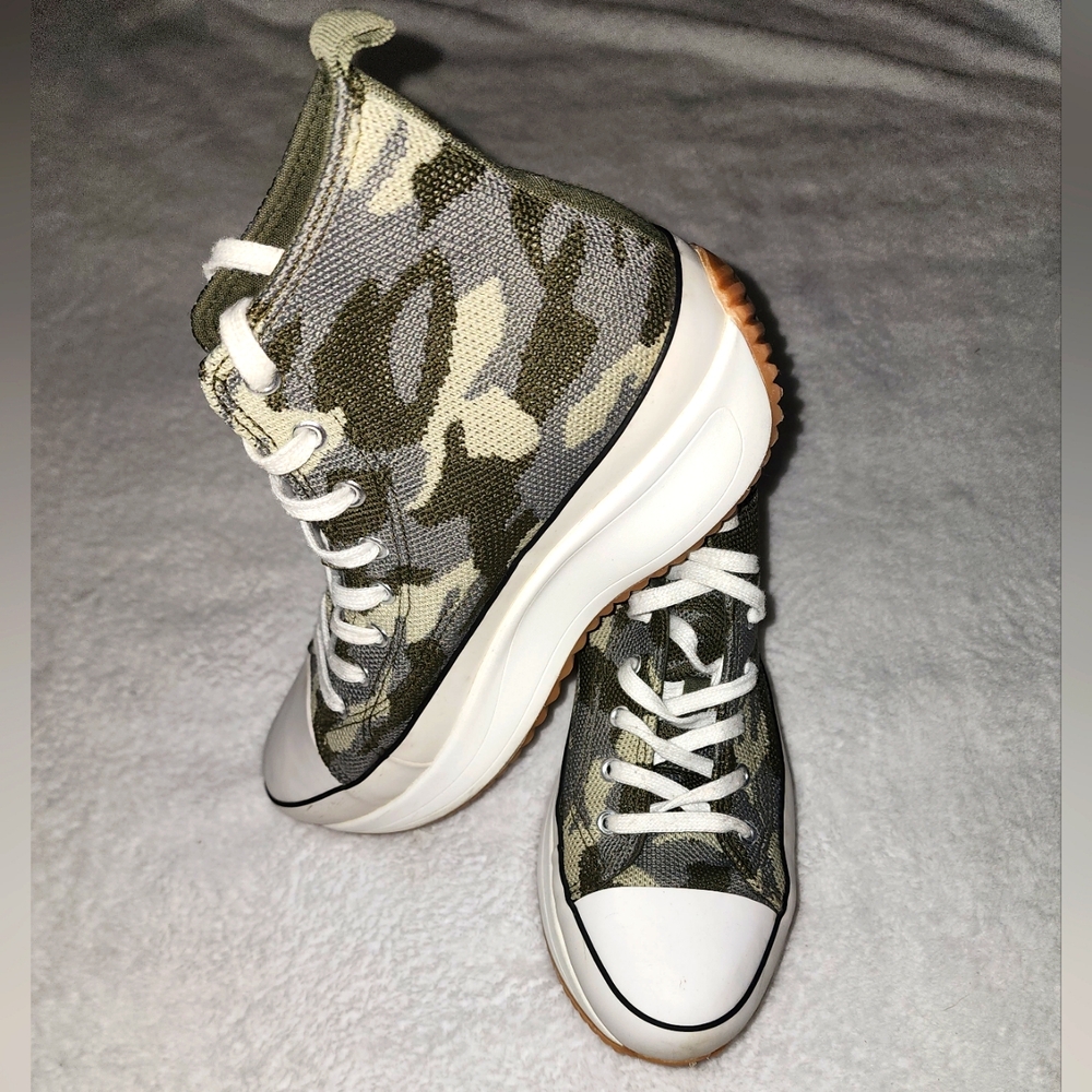 Madden Girl Women's Winnona Camouflage Sneakers Size 9.5